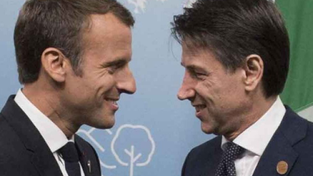 Nella foto il leader francese Emannuel Macron e il leader italiano Giuseppe Conte - fonte: silenziefalsita.it