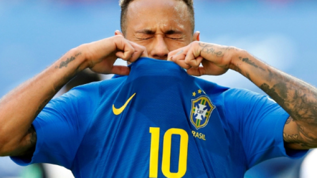 Neymar en pleure lors du second match de Coupe de monde