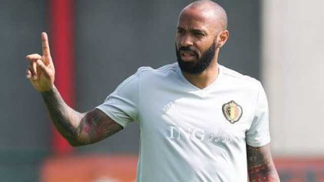 Thierry Henry guide de loin la Belgique, au côté de Roberto Martinez, l'entraîneur.