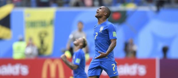 Douglas Costa sofre lesão na coxa e está fora do próximo jogo Douglas Costa sofre lesão na coxa e está fora do próximo jogo