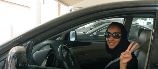 Ora anche le donne possono guidare l'auto in Arabia Saudita Ora anche le donne possono guidare l'auto in Arabia Saudita
