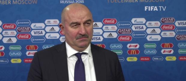 Stanislav Tchertchessov, l'entraîneur de la Russie, n'envisage pas de changement contre l'Uruguay. Stanislav Tchertchessov, l'entraîneur de la Russie, n'envisage pas de changement contre l'Uruguay.
