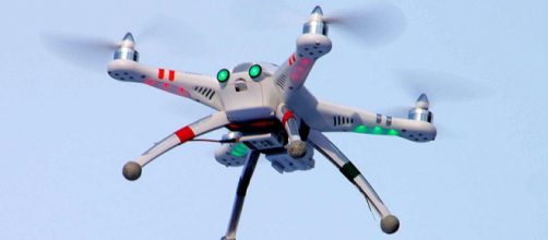 A camera-equipped radio controlled quadcopter (Image courtesy – Doodybutch, Wikimedia Commons)