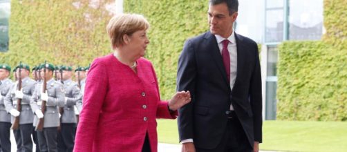 Merkel le dice a Pedro Sánchez que apoyará a España en la UE con la llegada de inmigrantes