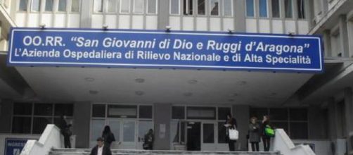 Una neo manma dopo aver allattato il figlio si è tolta la vita all'ospedale Ruggi di Salerno