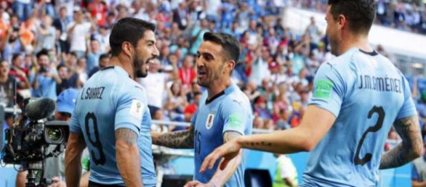 Après une victoire face à l'Egypte et à l'Arabie Saoudite, l'Uruguay termine première du groupe A après sa victoire 3-0 contre la Russie. Après une victoire face à l'Egypte et à l'Arabie Saoudite, l'Uruguay termine première du groupe A après sa victoire 3-0 contre la Russie.