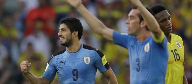 Uruguay vence a Rusia 3 a 0 y se posiciona al frente de la tabla Uruguay vence a Rusia 3 a 0 y se posiciona al frente de la tabla