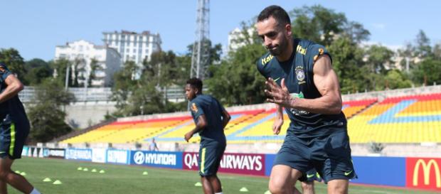 Seleção: Renato Augusto vence fantasma e vira candidato a solução Seleção: Renato Augusto vence fantasma e vira candidato a solução