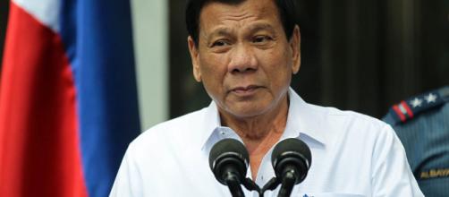 FILIPINAS / El presidente Duterte llama al dios cristiano 'estúpido' en televisión
