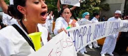 VENEZUELA / En plena crisis y paro de enfermeras Maduro sustituye al ministro de Salud