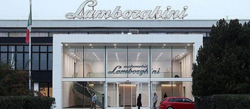 Lamborghini, assunzioni e aumenti per i dipendenti: firmato il contratto integrativo