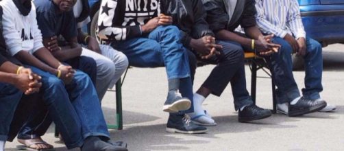 Latina, sei arresti per truffa, falso e maltrattamenti nei confronti di migranti accolti nei Cas