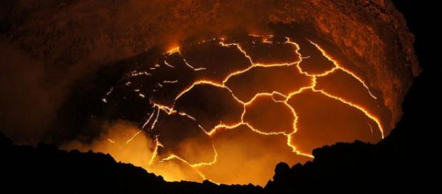 Lava lake in Halema'uma'u crater, Kilauea volcano, Hawaii (Image – Ivan Vtorov, Wikimedia Commons) Lava lake in Halema'uma'u crater, Kilauea volcano, Hawaii (Image – Ivan Vtorov, Wikimedia Commons)