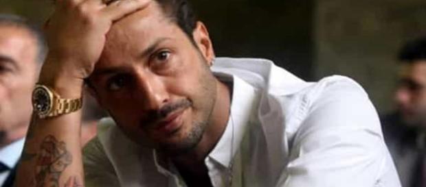 Rinviata al prossimo 26 novembre la nuova udienza per Fabrizio Corona. Rinviata al prossimo 26 novembre la nuova udienza per Fabrizio Corona.