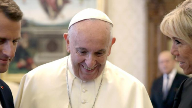 Emmanuel Macron au Vatican : "Il faut situer cette rencontre &agrave; sa ... - francetvinfo.fr