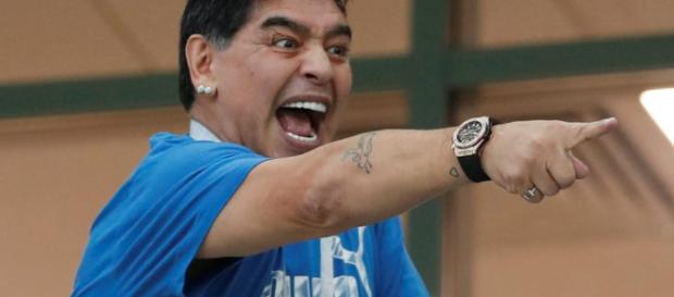 Maradona deu um show na vitória argentina Maradona deu um show na vitória argentina