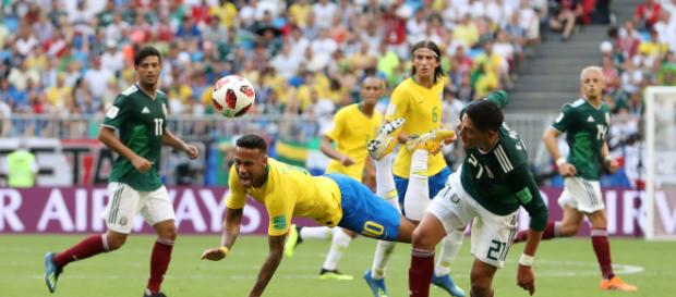 Neymar sofre contra o México (Foto: Fifa.com) Neymar sofre contra o México (Foto: Fifa.com)
