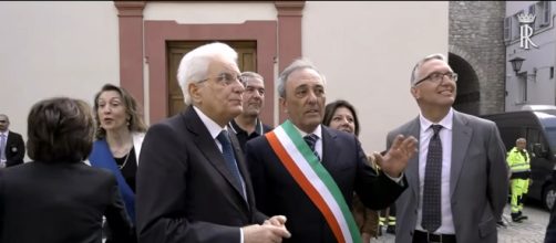 Il Presidente Sergio Mattarella e il Sindaco di Esanatoglia (MC)