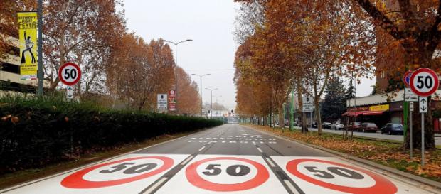 Milano, automobilista riceve 15 multe in un mese per eccesso di velocità. Milano, automobilista riceve 15 multe in un mese per eccesso di velocità.