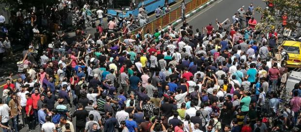Tehran protest as dollar rises and a breakdown in society is visible - image RFE/RL Tehran protest as dollar rises and a breakdown in society is visible - image RFE/RL