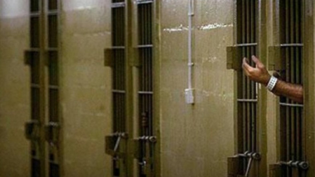 Ceceno evade dal carcere: si teme vendetta contro l'assassino della figlia | repubblica.it