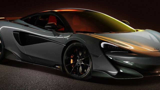 La nuova McLaren 600LT equipaggiata con un nuovo splitter anteriore (foto it.motor1.com)