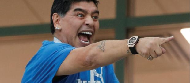 Colin Smith, directivo de la FIFA, pide a Maradona ser más respetuoso en el Mundial Colin Smith, directivo de la FIFA, pide a Maradona ser más respetuoso en el Mundial