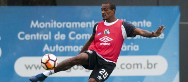 Zagueiro está insatisfeito com a reserva no Santos Zagueiro está insatisfeito com a reserva no Santos