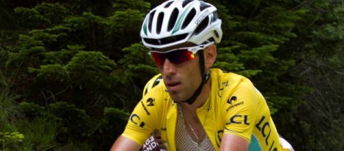 Vincenzo Nibali in maglia gialla al Tour de France