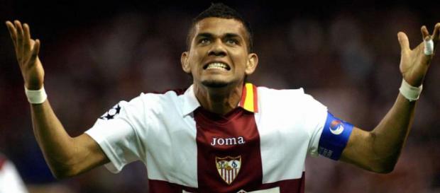 Dani Alves ofrecido al Sevilla por el PSG Dani Alves ofrecido al Sevilla por el PSG