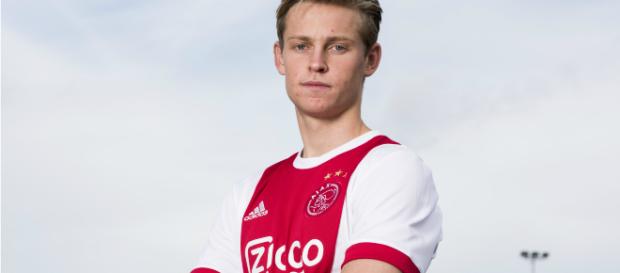Frenkie De Jong podría ser el sustituto de Andrés Iniesta. Frenkie De Jong podría ser el sustituto de Andrés Iniesta.