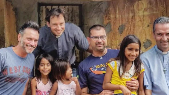 Nek in Brasile per beneficenza (dal profilo Facebook Nek Official)