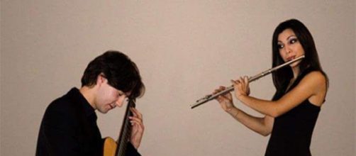 L'esibizione del duo Goya con chitarra e flauto, formato da Claudio Capuano e Francesca Timperi,è la più attesa