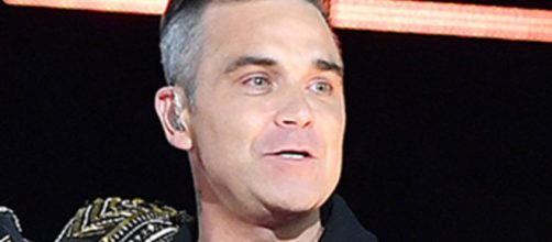 Robbie Williams confessa di temere di essere autistico o vittima dell'Asperger.