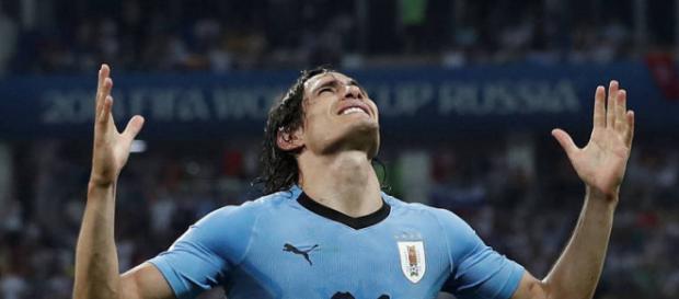 Cavani comemorando gol durante jogo da Copa do Mundo 2018 Cavani comemorando gol durante jogo da Copa do Mundo 2018