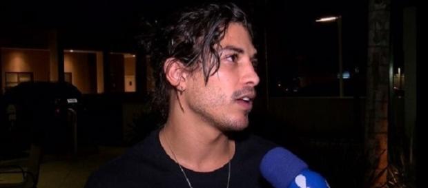 Douglas Sampaio se diz injustiçado por acusação de Jennifer Oliveira (Foto: Rede TV) Douglas Sampaio se diz injustiçado por acusação de Jennifer Oliveira (Foto: Rede TV)
