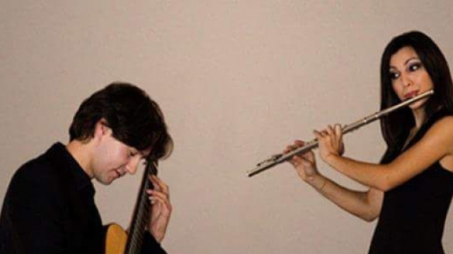 L'esibizione del duo Goya con chitarra e flauto, formato da Claudio Capuano e Francesca Timperi,è la più attesa