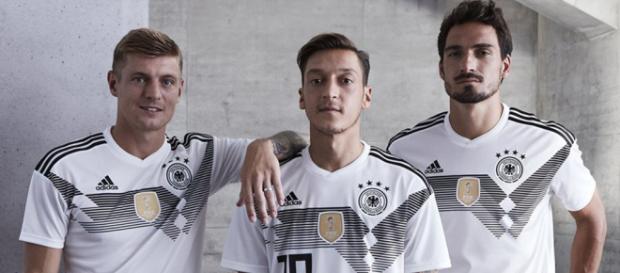 Camiseta adidas de Alemania Mundial 2018 - Marca de Gol - marcadegol.com Camiseta adidas de Alemania Mundial 2018 - Marca de Gol - marcadegol.com