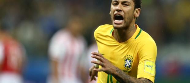 Neymar está à frente de Messi. Neymar está à frente de Messi.