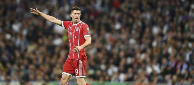 Robert Lewandowski pourrait venir à la Juventus en cas de départ d'Higuain lors du mercato à venir. Robert Lewandowski pourrait venir à la Juventus en cas de départ d'Higuain lors du mercato à venir.