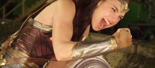 Se reemplaza el juego de cartas de Bethesda. Se reemplaza el juego de cartas de Bethesda.