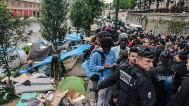 &Eacute;vacuation des deux derniers grands campements de migrants &agrave; Paris ... - sudouest.fr