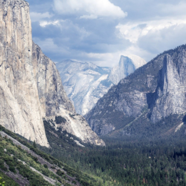 Two men fall while climbing El Capitan in Yosemite Valley. [Photo by Vladimir Kudinov via Good Free Photos]