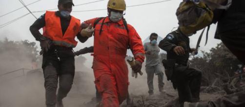 Continúa la búsqueda tras erupción del volcán de fuego en Guatemala