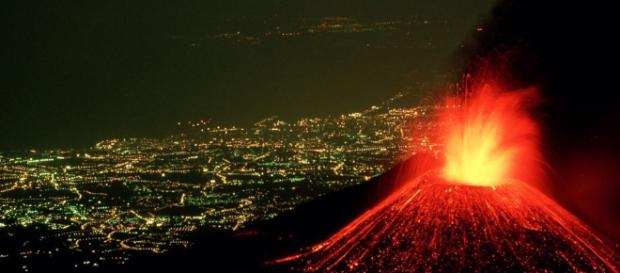 El volcán de Guatemala estalla violentamente El volcán de Guatemala estalla violentamente