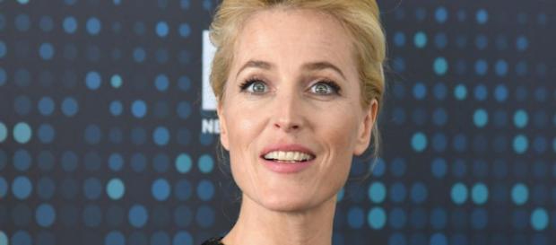 Gillian Anderson se convierte en David Bowie para "American Gods" Gillian Anderson se convierte en David Bowie para "American Gods"