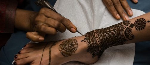 Tatuajes temporales de henna, debes tener precaución