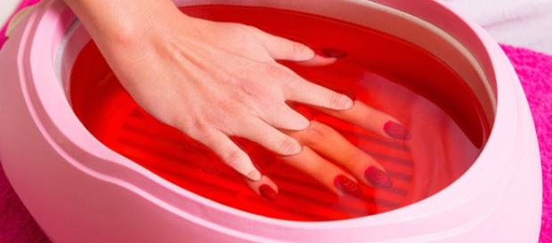 La parafina brinda suavidad y elasticidad en manos y pies. - socorroestetica.com La parafina brinda suavidad y elasticidad en manos y pies. - socorroestetica.com