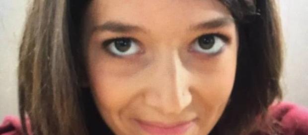 Oltre la morte: Francesca muore a 24 anni, il papà finisce la tesi e ne fa un libro Oltre la morte: Francesca muore a 24 anni, il papà finisce la tesi e ne fa un libro