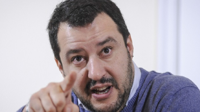 Pisa, Senegalesi aggrediscono carabinieri. Salvini: 'rimpatri subito'